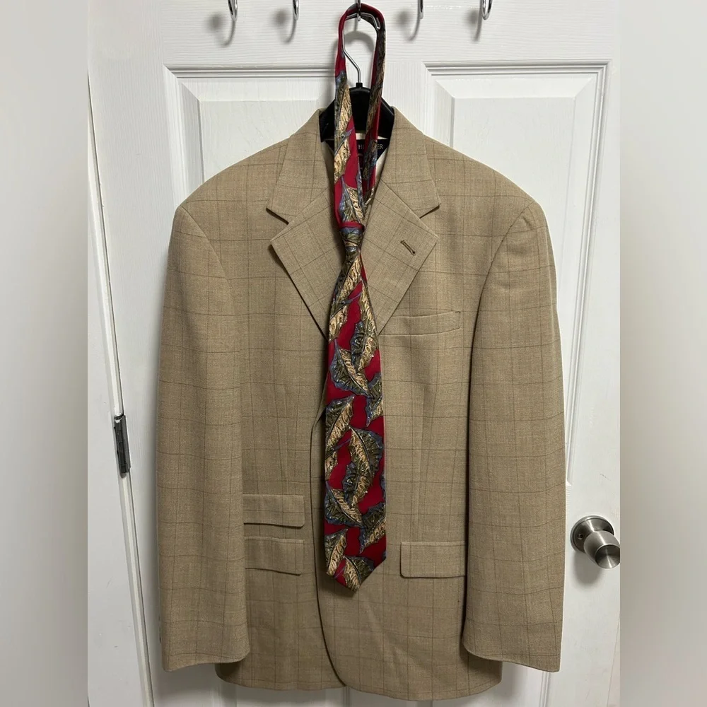 DIOR Vintage silk tie with a pattern of leaves in red, blue and earth tones.